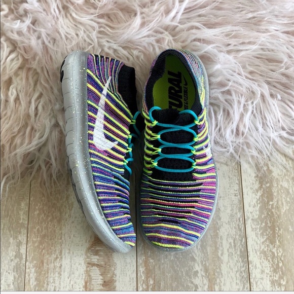 NWT Nike Free RN motion Flyknit - Picture 4 of 8